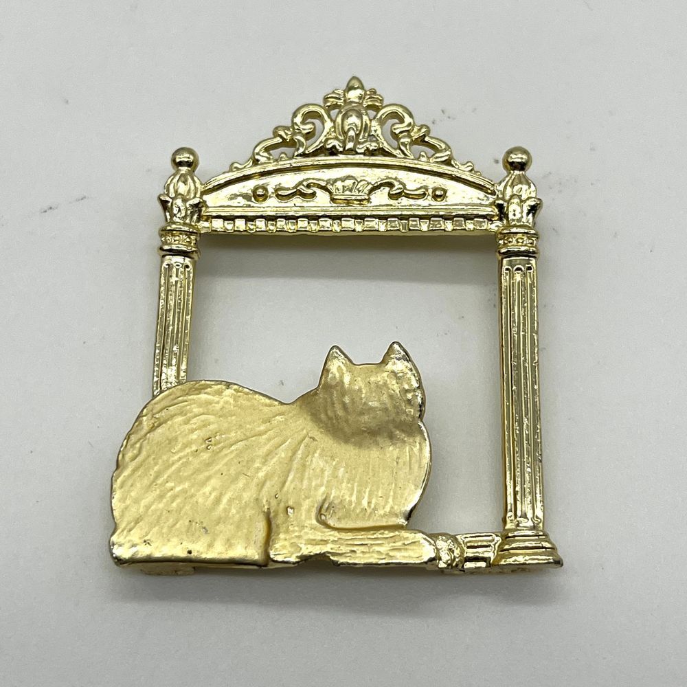 Vintage Gold Tone Cat Picture Frame Brooch Pin Victorian Style Ornate Design
